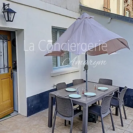 Prázdninový dům Maison Proche Du Port Avec Terrasse Et Cour Privative