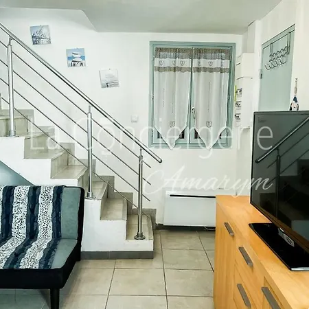 Prázdninový dům Maison Proche Du Port Avec Terrasse Et Cour Privative